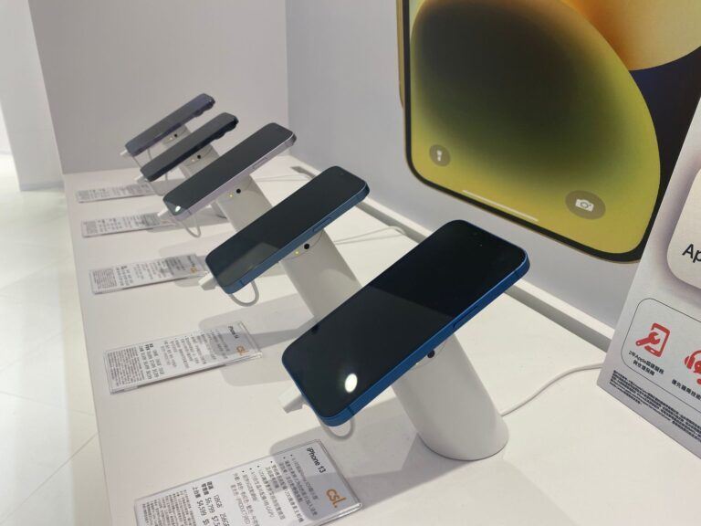 InVue OnePOD 電話機の展示