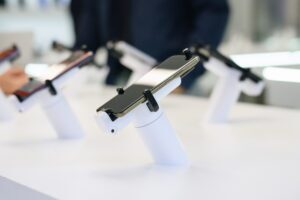 スマートフォンが展示されていますOnePOD クラロの小売店のマックス