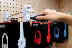 ヘッドフォンボックスなどの吊り下げ商品向け小売向けスマートセキュリティソリューション