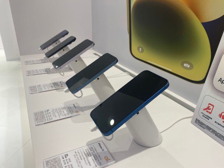 InVue OnePOD 電話機の展示