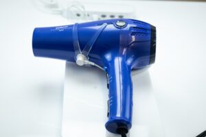 ヘアドライヤーの盗難を防ぐセキュリティ装置。