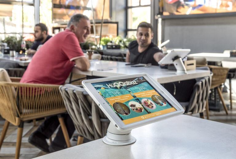 レストランでのCT100タブレットスタンド