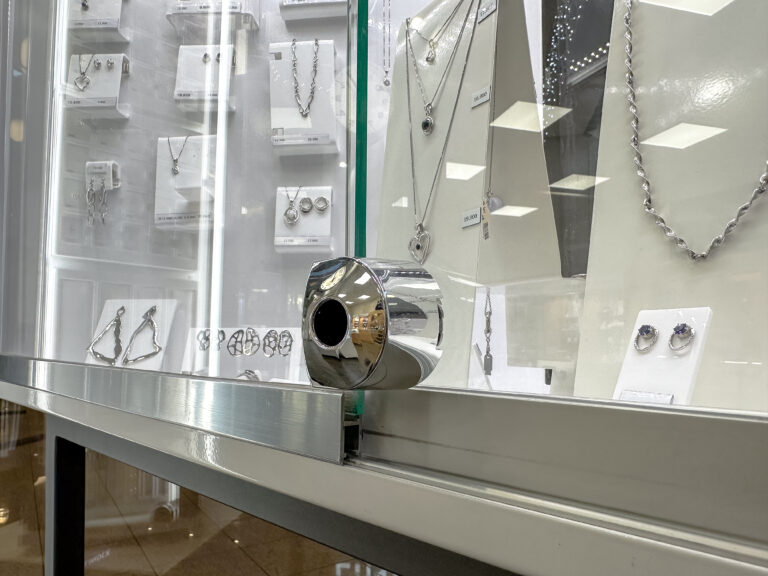 ハルドル・オラフソン・ウル・オグ・スカルトグリピル_InVue ジュエリーロック ジュエリーセキュリティ 鍵不要のジュエリーロック