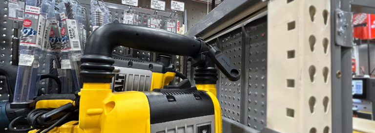 ホームセンターにおける万引き：売上を損なうことなく高価な工具を守る方法