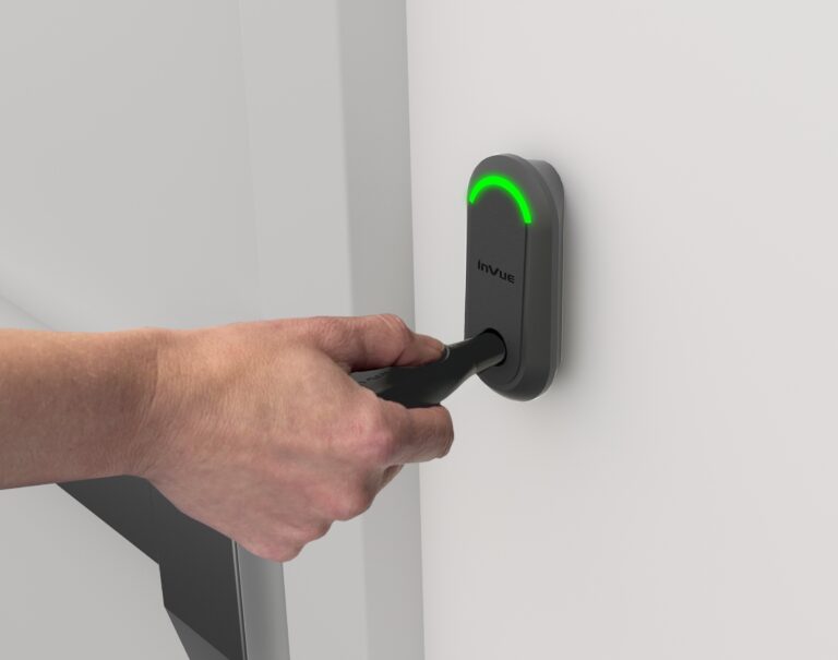 InVueの「LIVE Door Access」は、OneKEY からロックを解除できます。